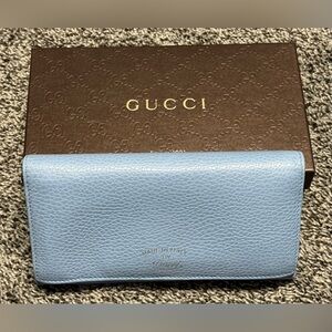 Gucci continental blue wallet with box